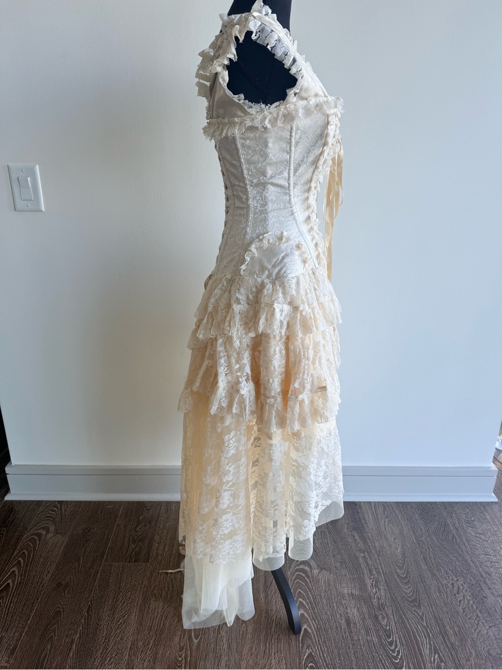 Victorian/Burlesque Lace Corset Dress in Ivory Champagne - Picture 6 of 12